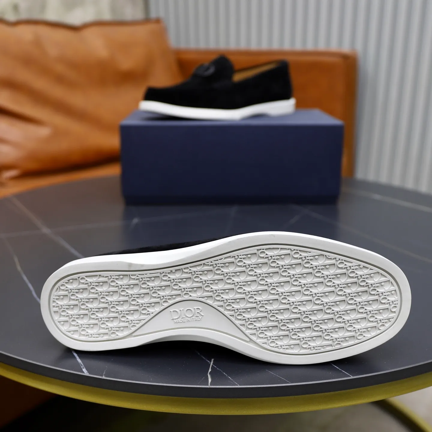 Ex-factory price: 560🙅‍♂️🙅‍♂️🙅‍♂️ Brand: Dior DIOR Standard code: Men's code 38/44 (45 can be customized) Grade: Same as the official website Material: Original cowhide stitching, cowhide lining, original TPU wear-resistant soft outsole Style categories: Leisure and sports version, footwear for driving, young fashion, European and American trends, British style Color: actual picture color
